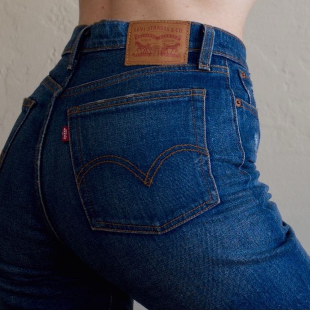 Levi's Wedgie Fit Button Fly Jeans
